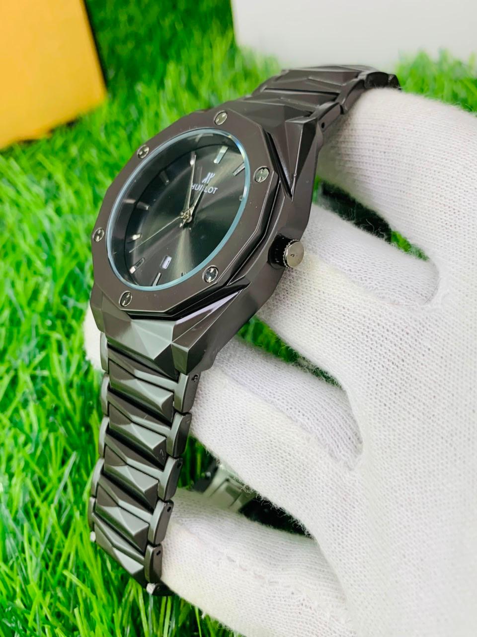 HB Diamond Cut Plain Dial